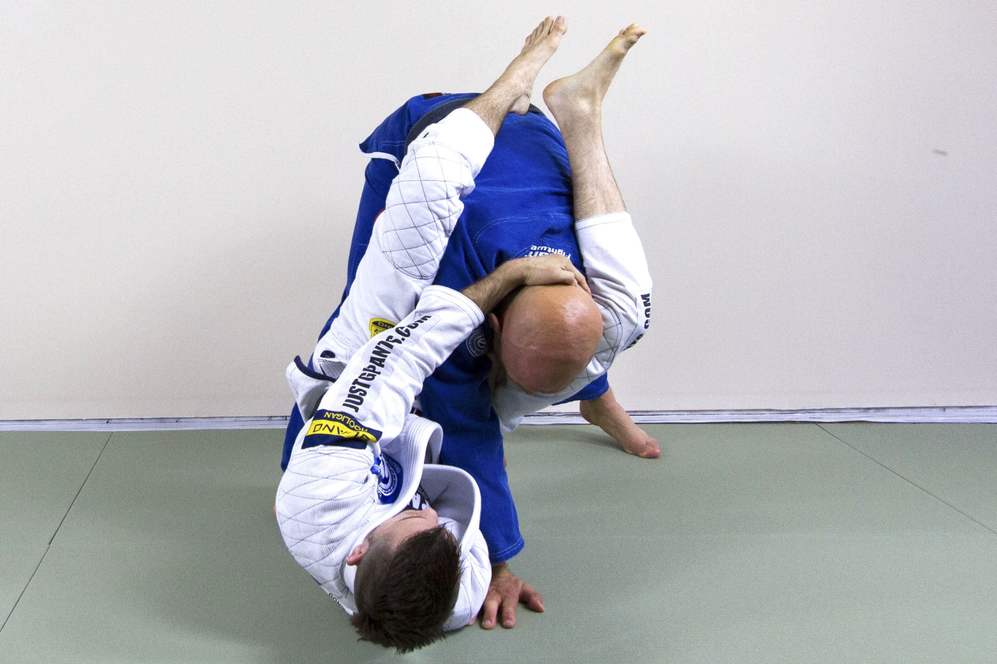 Triangle Choke From De La Riva Guard 10 Both Legs Over Back - Grapplearts